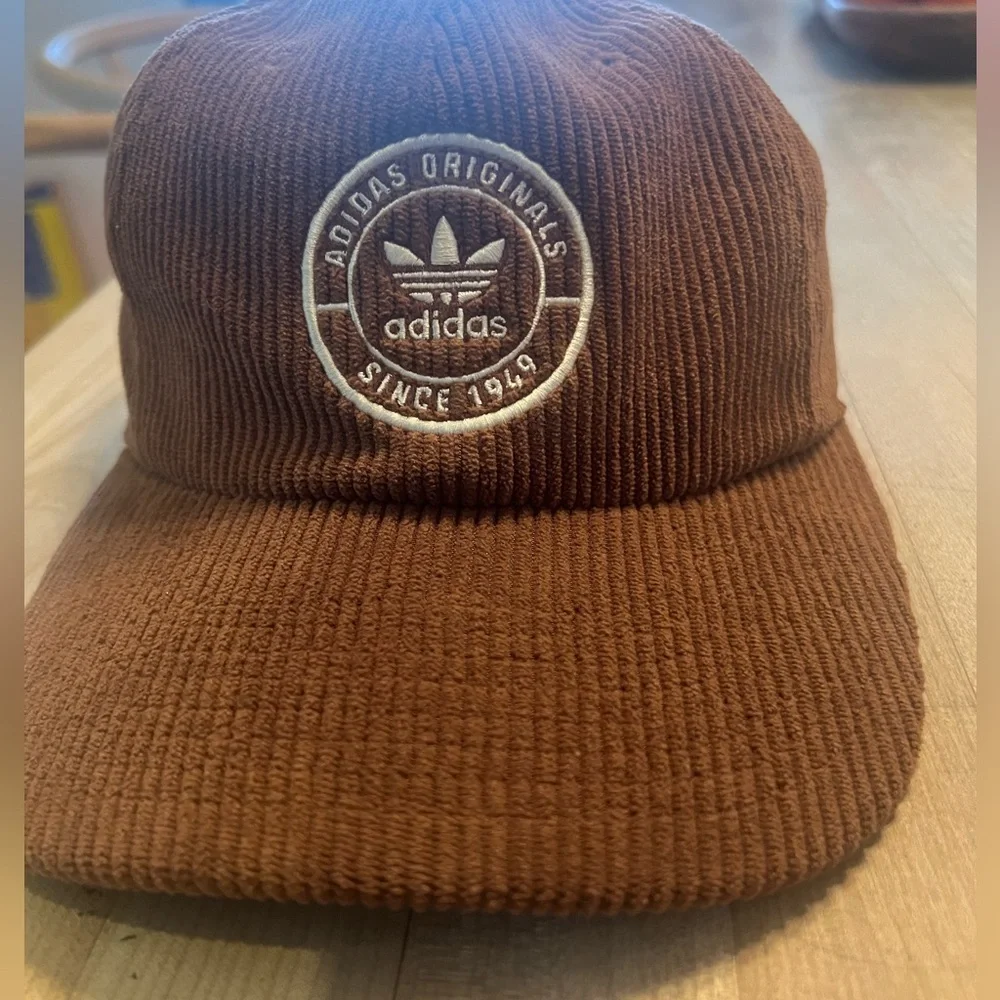 🤎Adidas🤎 Originals Corduroy Brown Hat - Picture 4 of 7